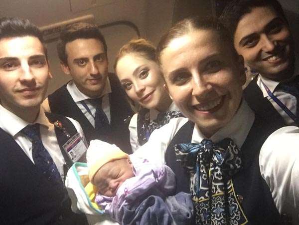 Foto - THY uçağında heyecan dolu dakikalar! Havada doğum yaptı
