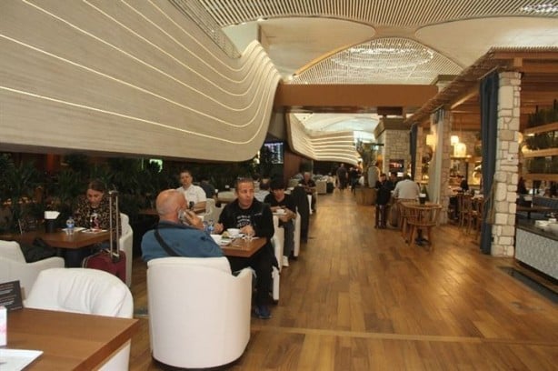 Foto - THY’den İstanbul Havaalanında 5 yıldızlı otelleri aratmayan yolcu salonu