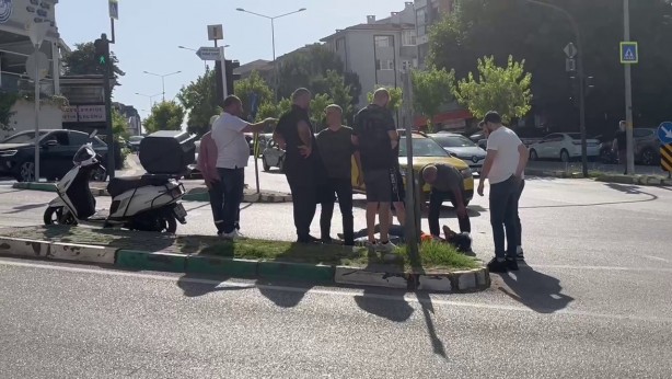 Foto - Ticari taksi motosiklete çarptı: 1 yaralı