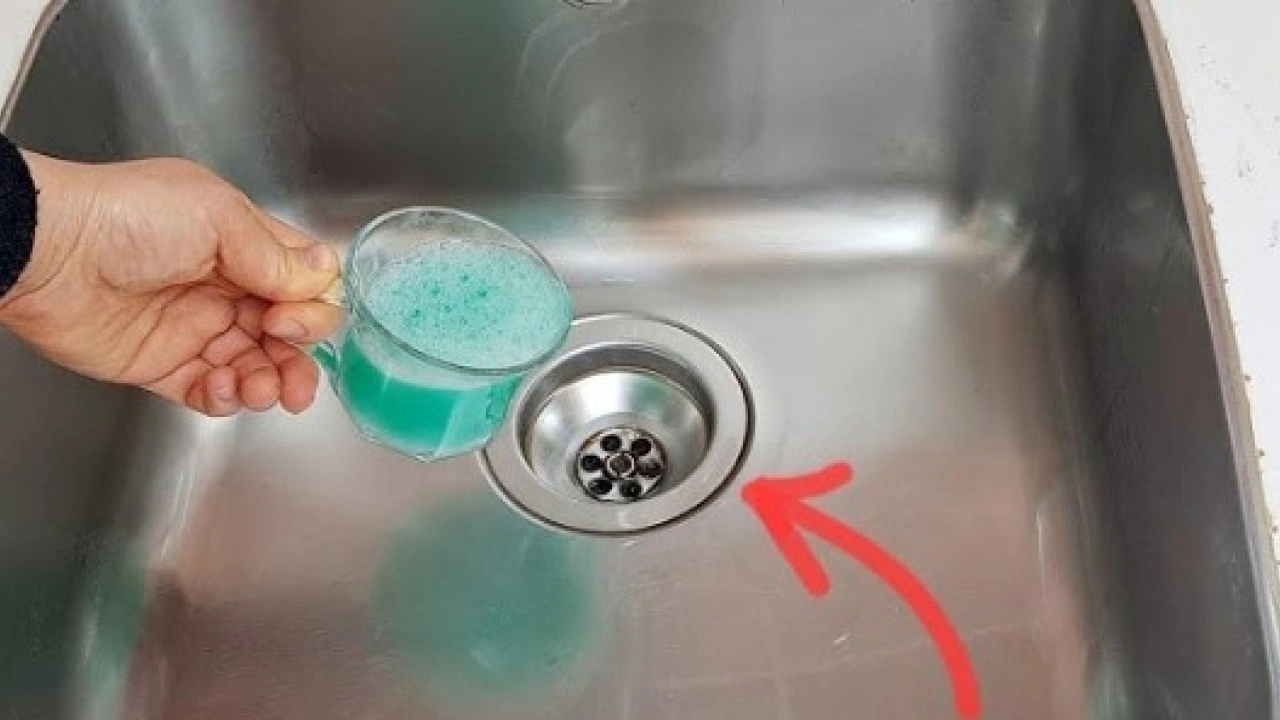 Foto - Tıkalı lavaboya dökün etkiyi görün: Sadece 5 dakika yetiyor!