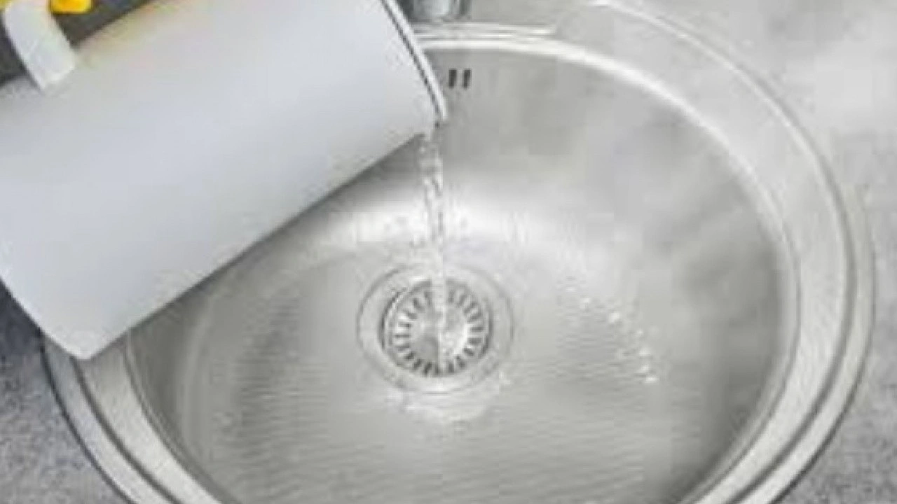 Foto - Tıkalı lavaboya dökün etkiyi görün: Sadece 5 dakika yetiyor!