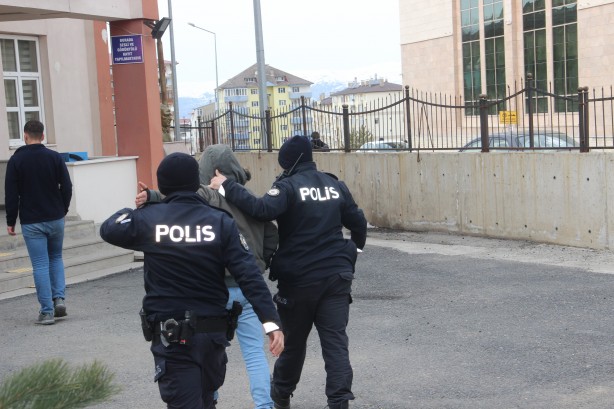 Foto - Tiktok videosu için yangın çıkardılar! 