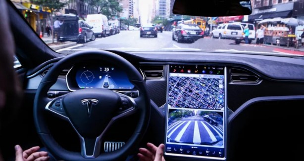 Tesla'dan güncelleme hatası! Tiktok yayıncısı mahsur kaldı!