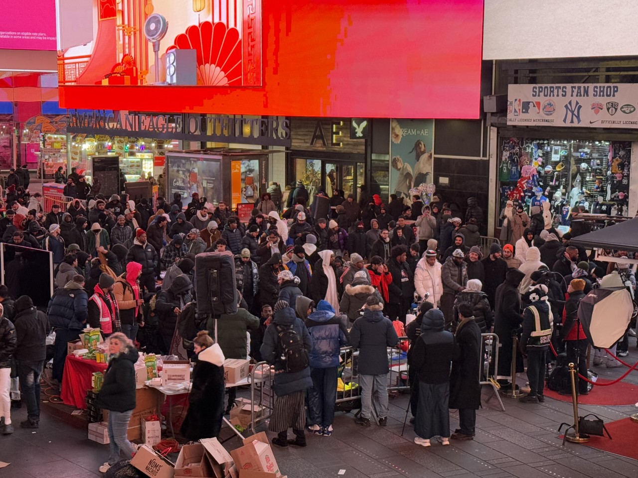 Foto - Times Meydanı’nda teravih namazı ve Filistin’e destek! New York’ta ramazan coşkusu
