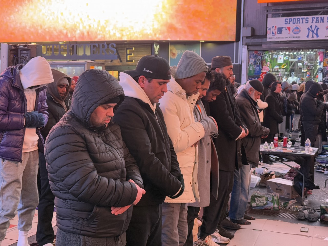 Foto - Times Meydanı’nda teravih namazı ve Filistin’e destek! New York’ta ramazan coşkusu