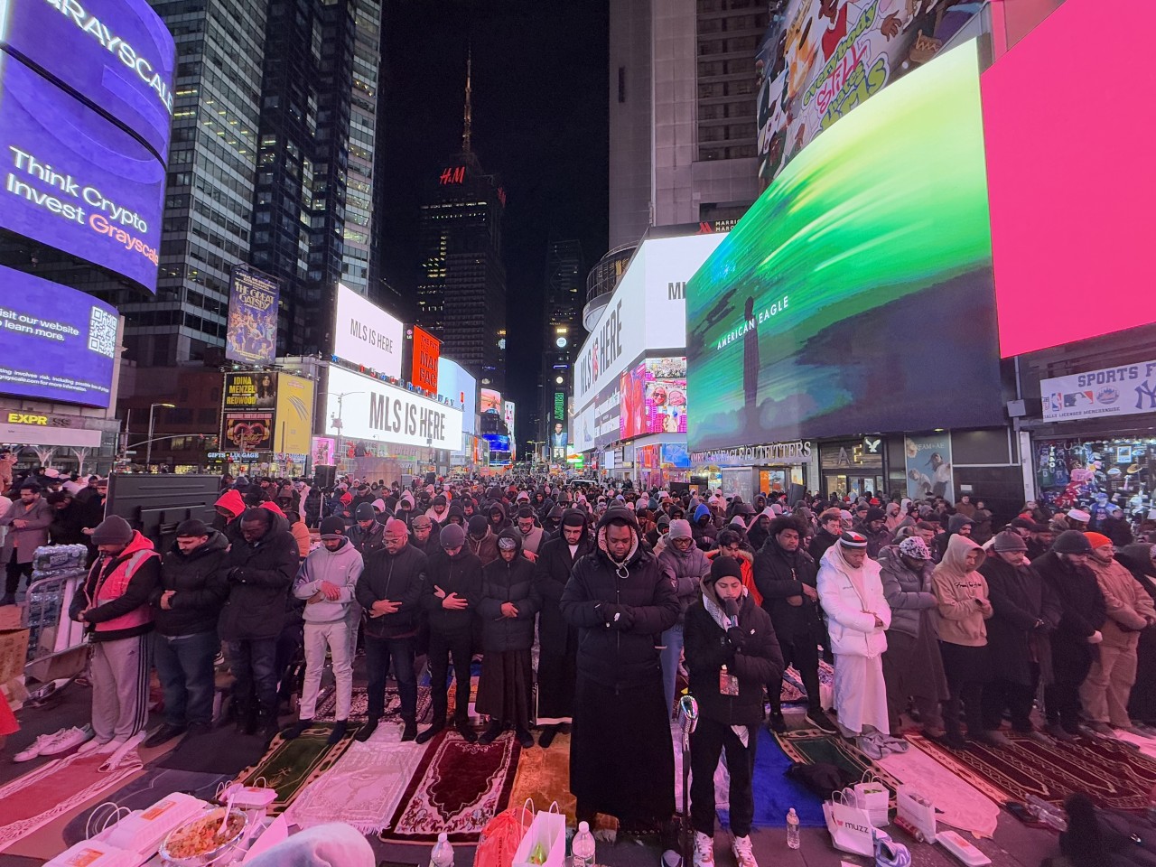 Foto - Times Meydanı’nda teravih namazı ve Filistin’e destek! New York’ta ramazan coşkusu