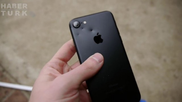 Foto - Timsah iPhone'u ısırırsa ne olur?