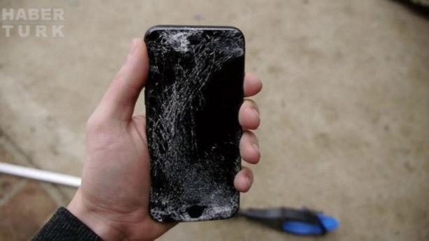 Foto - Timsah iPhone'u ısırırsa ne olur?