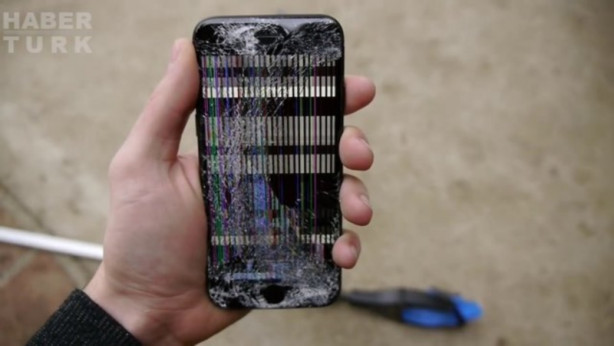 Foto - Timsah iPhone'u ısırırsa ne olur?