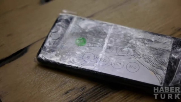 Foto - Timsah iPhone'u ısırırsa ne olur?