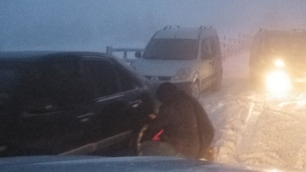 Foto - Tipide mahsur kalan ailelerin imdadına yetişen yetkililer uyardı: Gelmeyin!