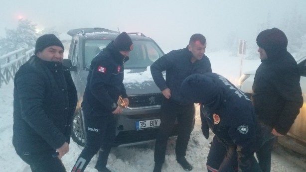 Foto - Tipide mahsur kalan ailelerin imdadına yetişen yetkililer uyardı: Gelmeyin!