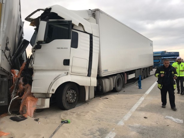 Foto - Tır ile kamyon kafa kafaya çarpıştı: 2 ölü 
