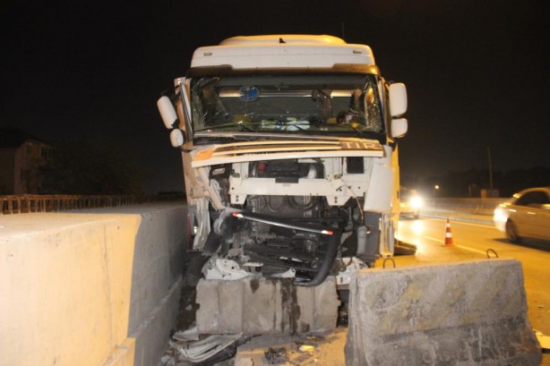 Tır kazası ucuz atlatıldı!