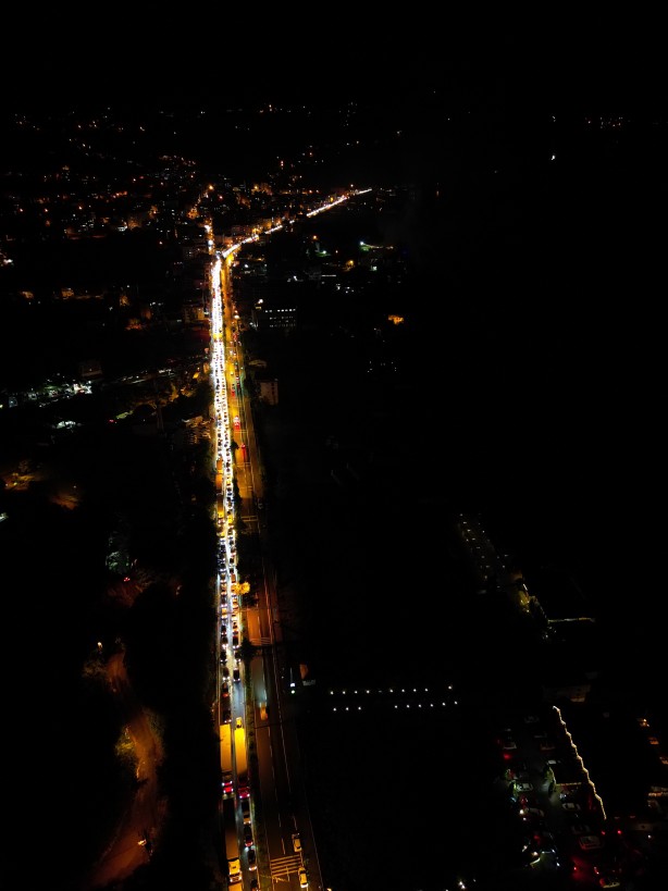 Foto - Tır kuyruğu değil telefon kuyruğu