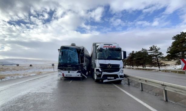 Foto - Tır şoförü faciayı önledi