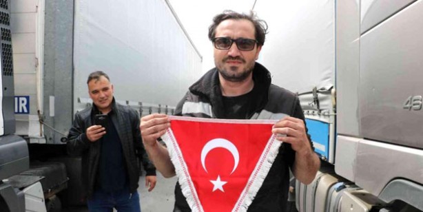 Tır sürücüleri, bayramı buruk geçiriyor