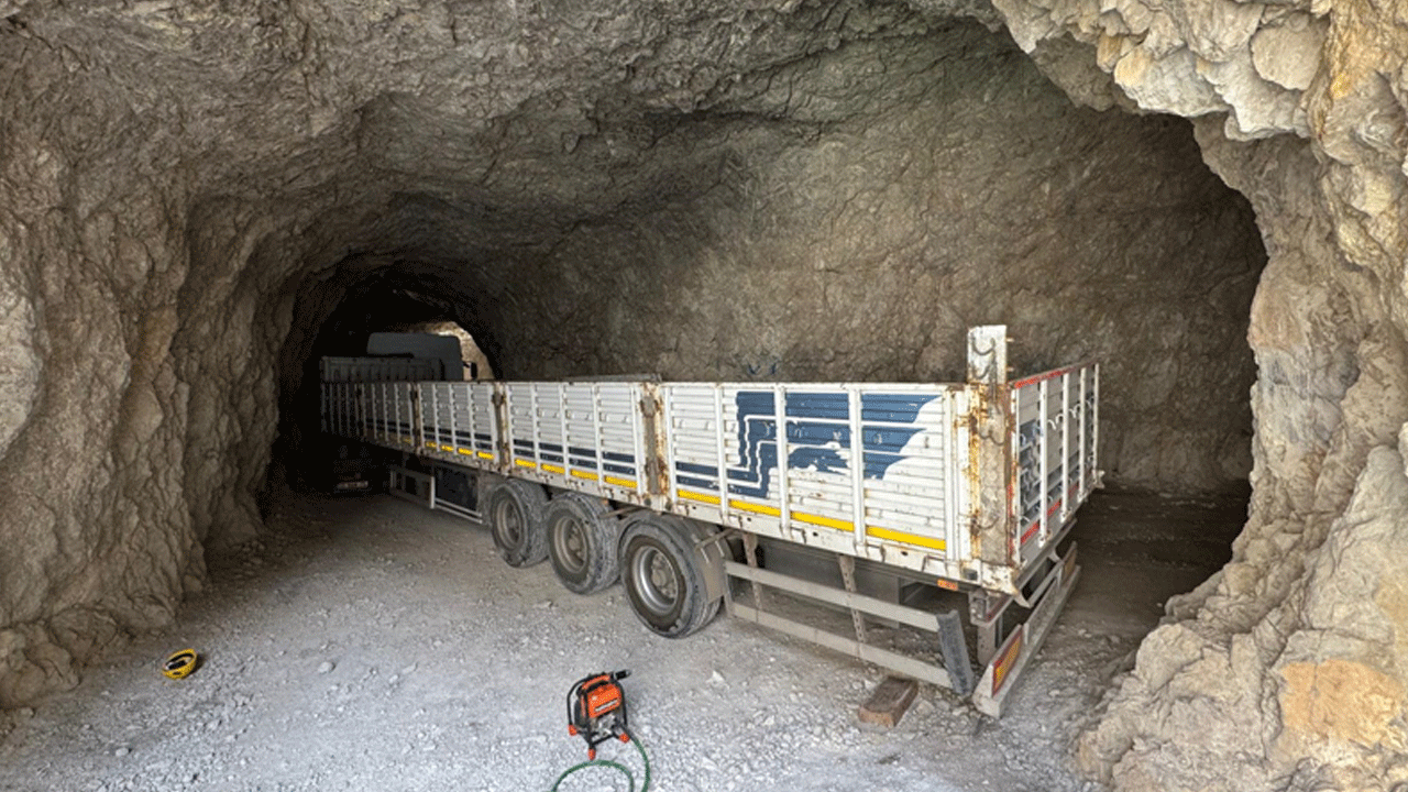 Foto - Tır tarihi Taş Kemaliyeliler Yolu'nda tünele sıkıştı
