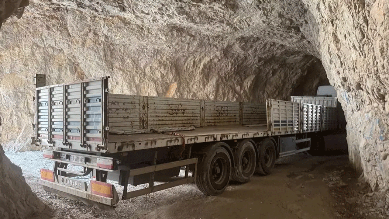 Tır tarihi Taş Kemaliyeliler Yolu'nda tünele sıkıştı