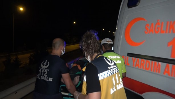 Foto - Tıra arkadan çarpan kamyonetin sürücüsü şoför kabininde sıkıştı