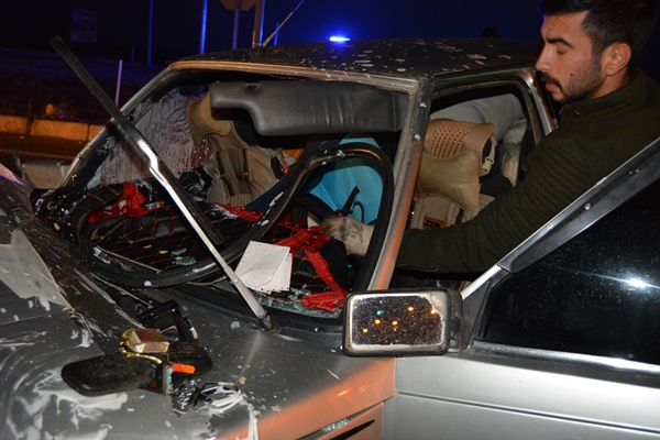 Foto - TIR'a çarpan araç hurdaya döndü: 5 yaralı