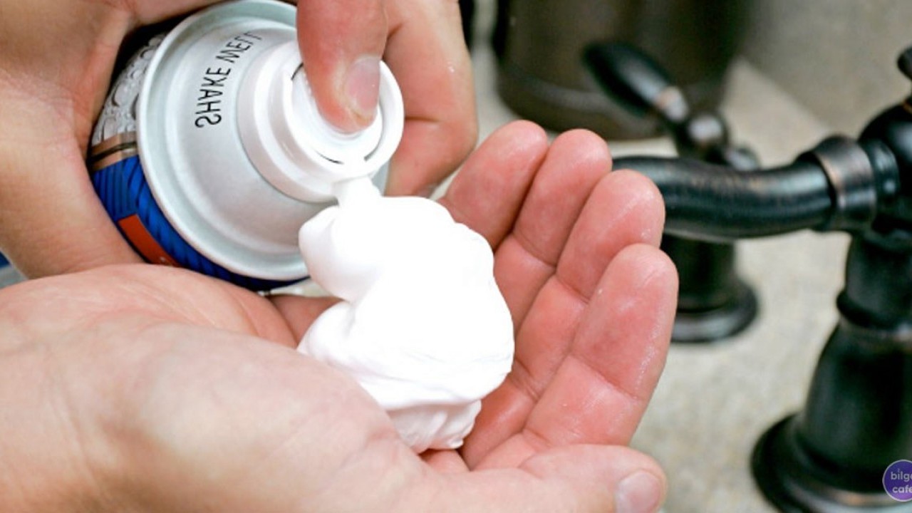 Tıraş köpüğünün hiç tahmin edemeyeceğiniz 5 faydası! Olmayacak şeyler oluyor! Bakın ne oluyor?