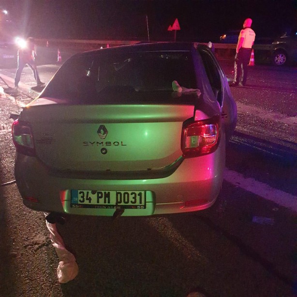 Foto - TIR'dan kopan lastik kazaya yol açtı: Yaralılar var