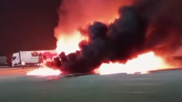 Foto - Tırın dorsesi alev alev yandı