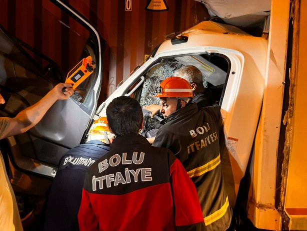 Foto - Tırın dorsesine çarpan kamyon saatler sonra alev aldı