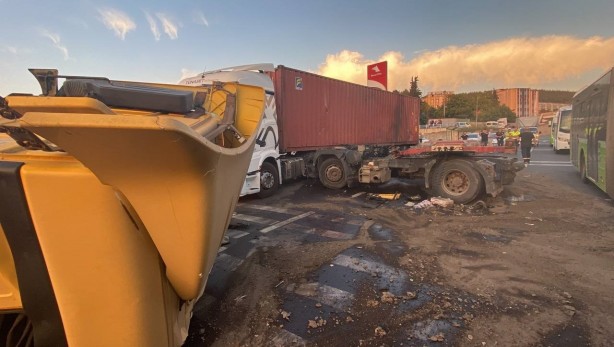 Foto - Tırın kupasının koptuğu kazada ağır yaralanan sürücü hayatını kaybetti