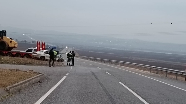 Foto - TIR'la çarpışan otomobil hurdaya döndü: 4 yaralı