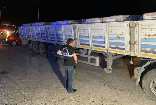 Foto - Tırla çarpışan otomobildeki baba ve oğlu öldü