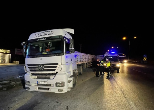 Foto - Tırla çarpışan otomobildeki baba ve oğlu öldü