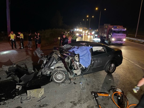 Tırla çarpışan otomobildeki baba ve oğlu öldü