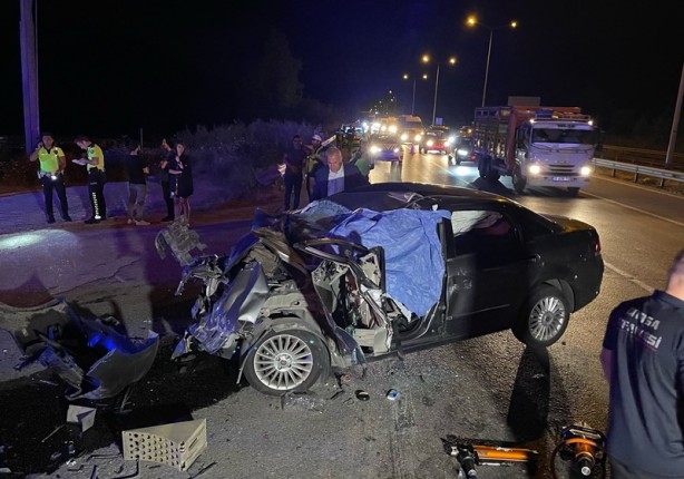 Foto - Tırla çarpışan otomobildeki baba ve oğlu öldü