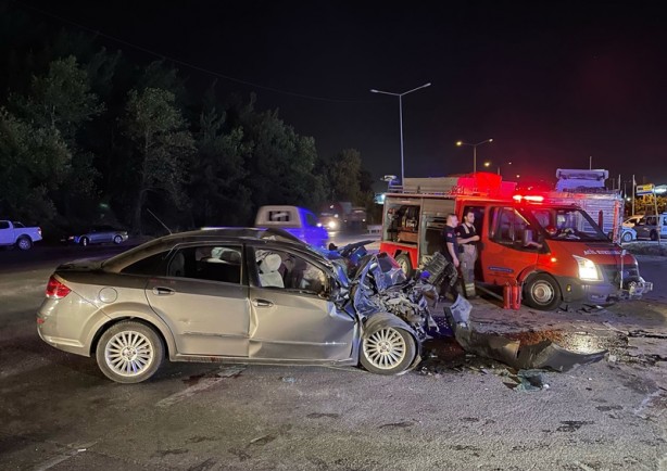 Foto - Tırla çarpışan otomobildeki baba ve oğlu öldü