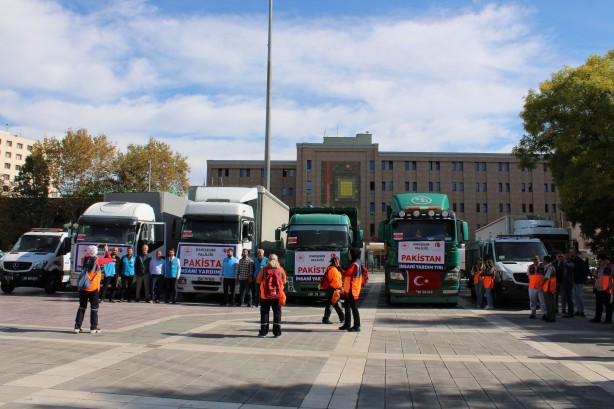Foto - Tırlar dolusu yolu çıktı! Türkiye'den kardeş ülkeye büyük jest