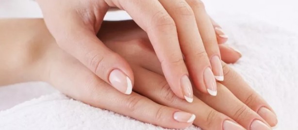 Foto - Tırnaklardaki siyah çizgilere dikkat: Uzmanı uyardı!