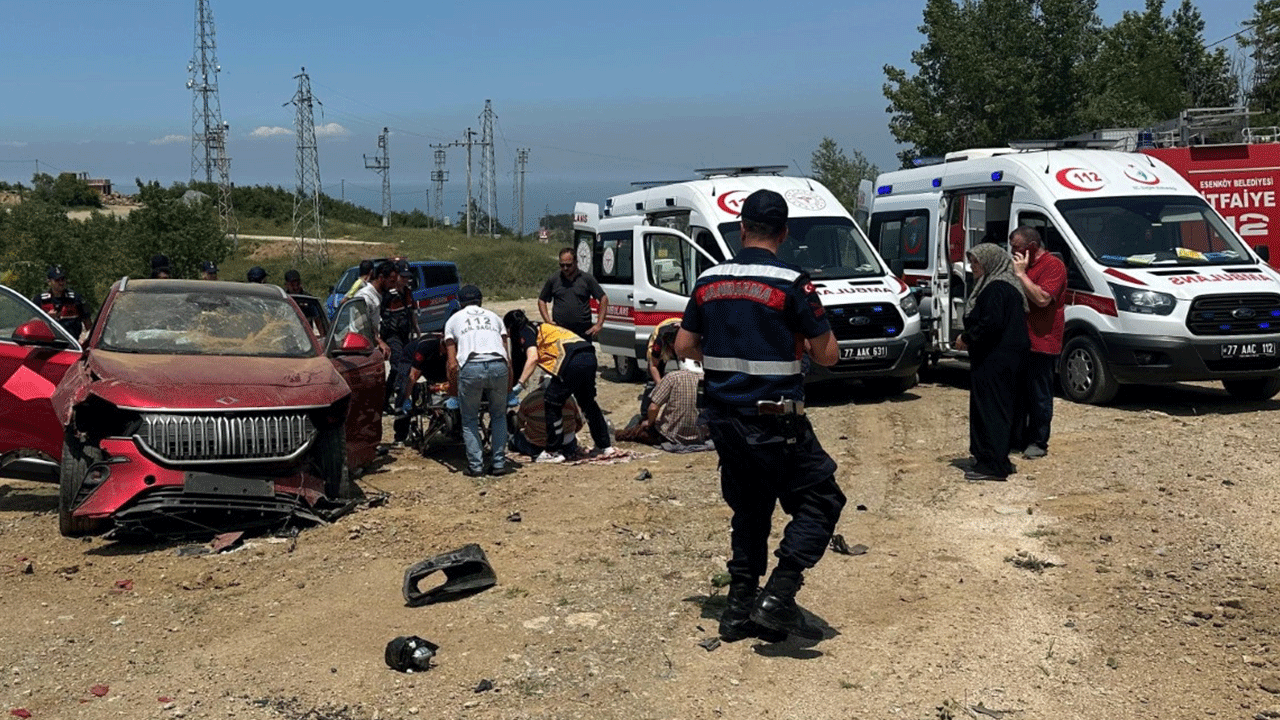 Foto - TOGG 4 metre yükseklikten yola uçtu! Yaralılar var!