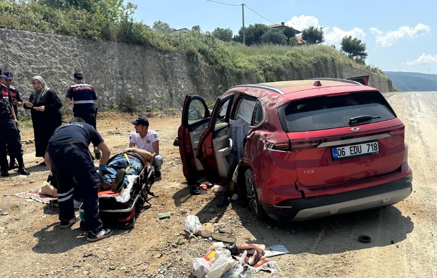 Foto - TOGG 4 metre yükseklikten yola uçtu! Yaralılar var!