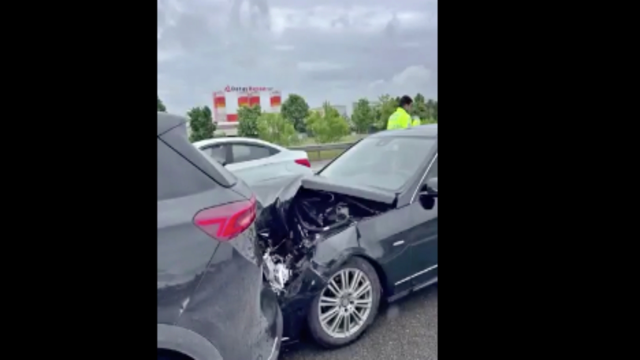 Foto - TOGG ile Mercedes çarpıştı, o görüntüler olay oldu! Vay vay vay