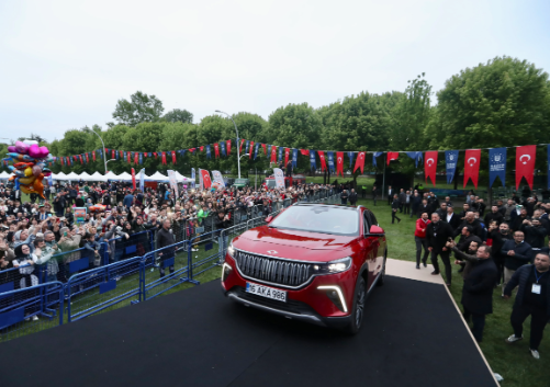 Foto - Togg sahneye geldi! İçinden çıkan ismi görenler gözlerine inanamadı