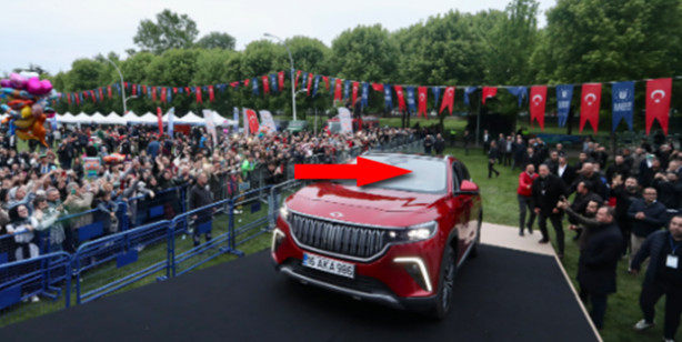 Togg sahneye geldi! İçinden çıkan ismi görenler gözlerine inanamadı