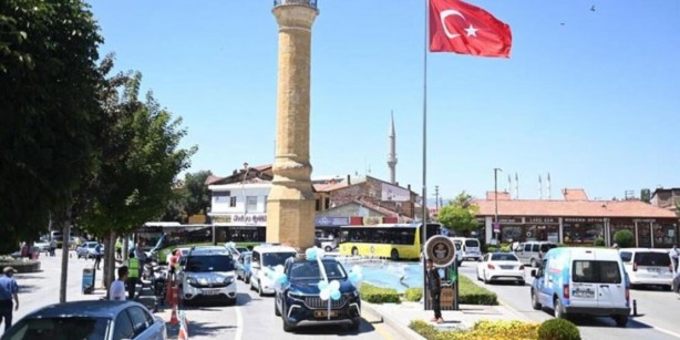 Foto - TOGG sünnet arabası oldu! Şoför koltuğuna belediye başkanı oturdu