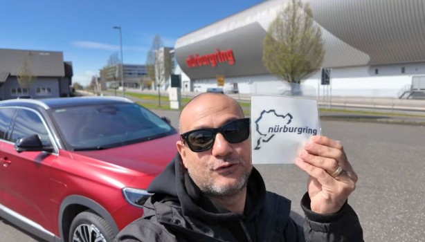 Foto - Togg, ünlü yarış pisti Nürburgring’de! Pilot Emir Aşarı Togg ile yağmurda iki tur attı, herkesi ipe dizdi! İşte olay görüntüler