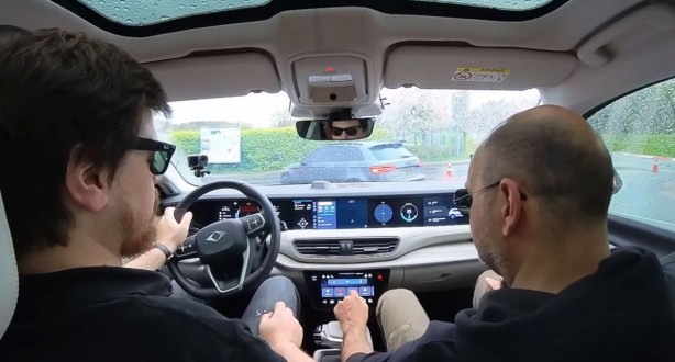 Foto - Togg, ünlü yarış pisti Nürburgring’de! Pilot Emir Aşarı Togg ile yağmurda iki tur attı, herkesi ipe dizdi! İşte olay görüntüler