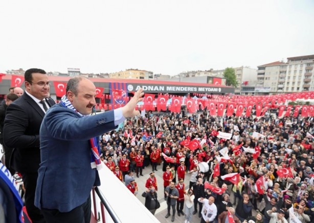 Foto - Togg yolların tozunu attı