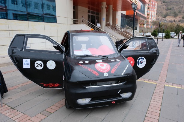 TOGG'dan sonra bir bomba daha! Türk öğrenciler elektrikli otomobil yaptı