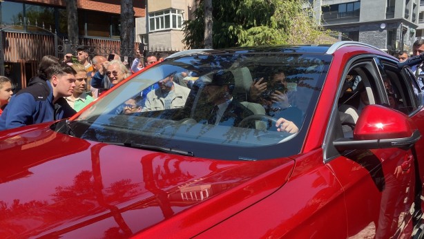 TOGG'u görmek için sıraya girdiler!