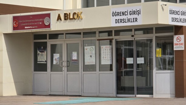 Foto - Tokat Gaziosmanpaşa Üniversitesi’nde cuma namazına giden sekretere bakın ne yapıldı! Yok artık! Bu gerçek olamaz